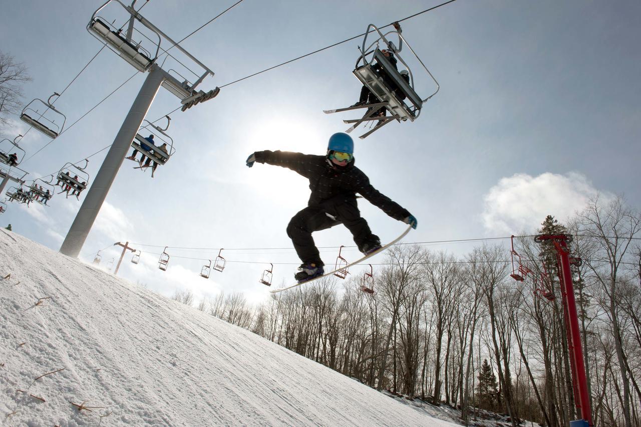Sir Sam'S Inn & Spa (Adults Only) Haliburton Exteriör bild