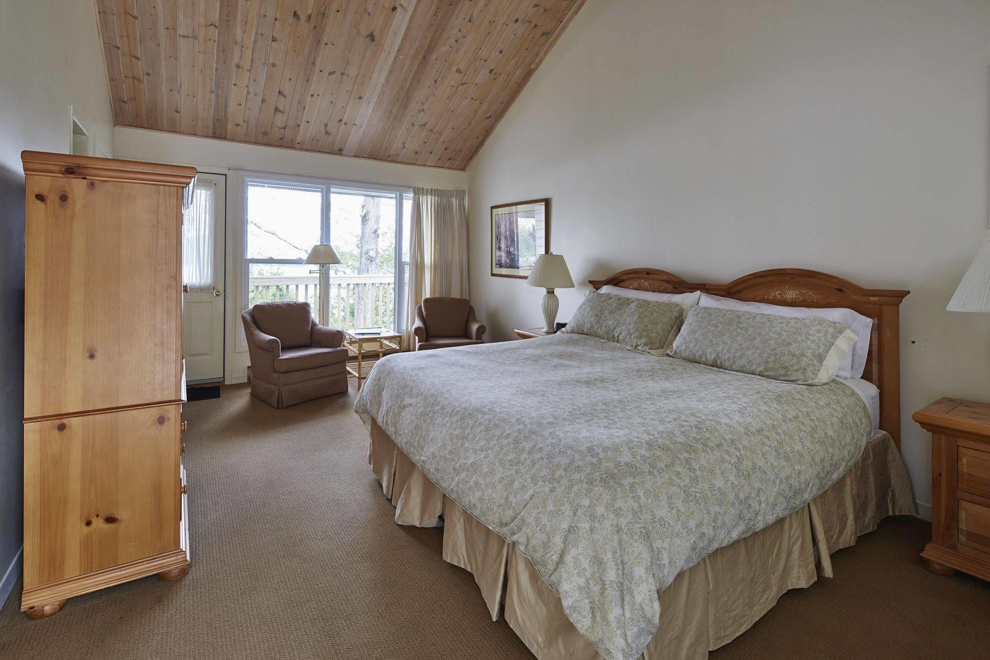 Sir Sam'S Inn & Spa (Adults Only) Haliburton Exteriör bild