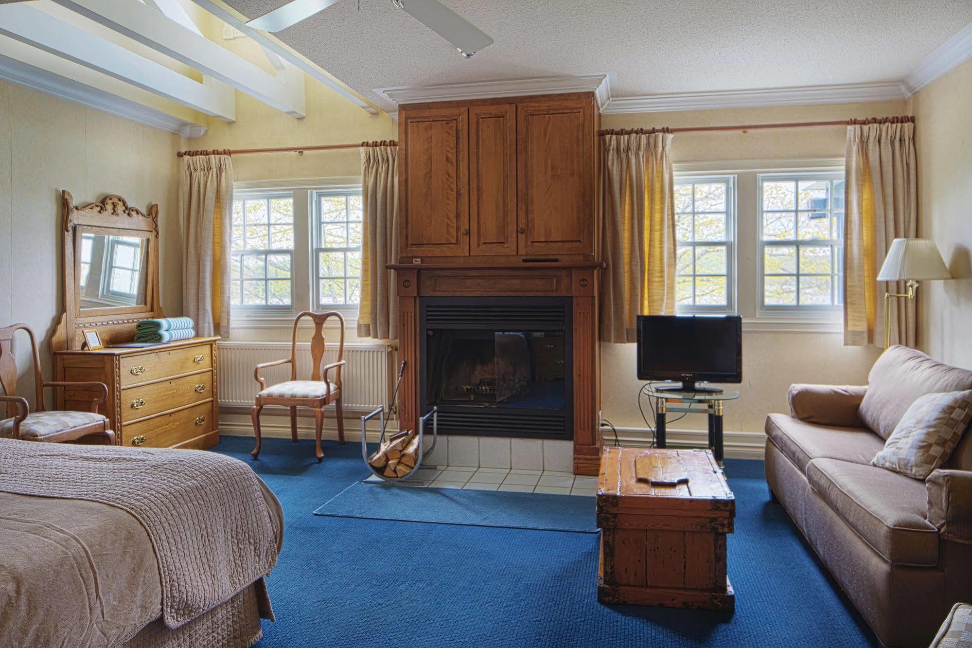 Sir Sam'S Inn & Spa (Adults Only) Haliburton Exteriör bild
