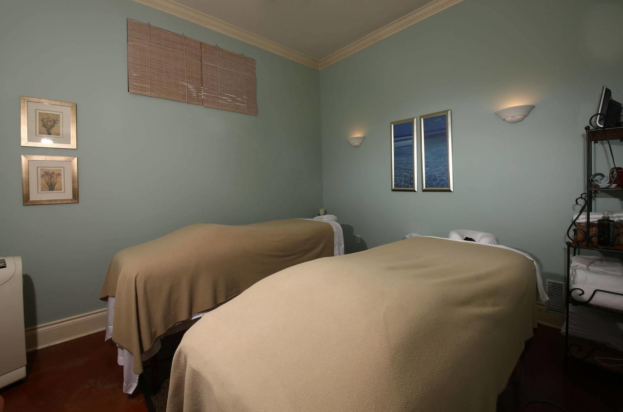 Sir Sam'S Inn & Spa (Adults Only) Haliburton Exteriör bild