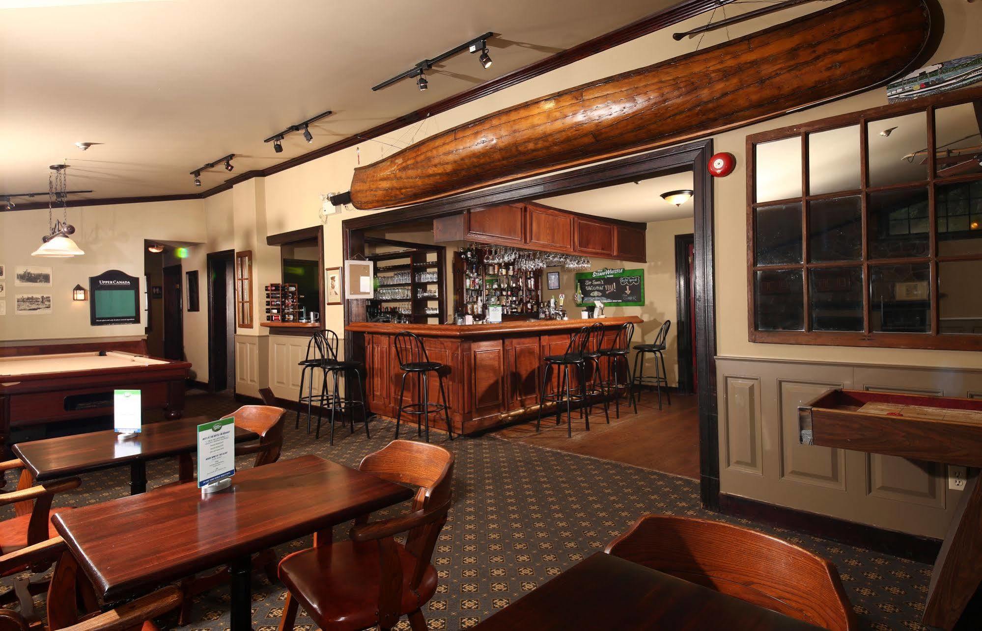 Sir Sam'S Inn & Spa (Adults Only) Haliburton Exteriör bild
